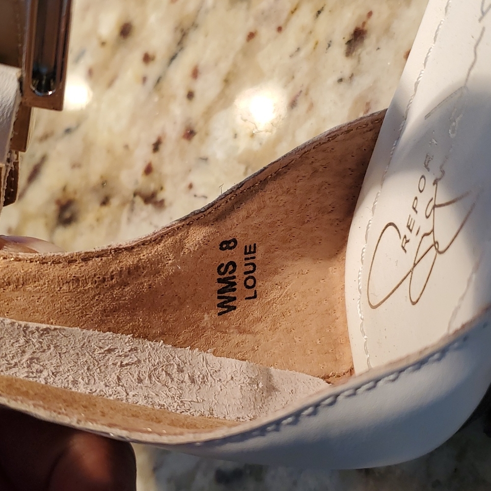 Report Signature White Sandals Size 8 Louie - Picture 6 of 7